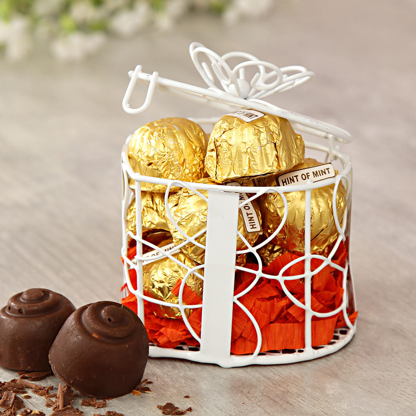 assorted chocolates in cute gift box: gift/send gourmet gifts