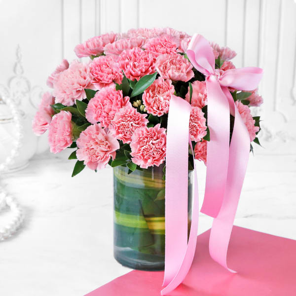 Bouquet of Pink Carnations in Vase (25 stems)