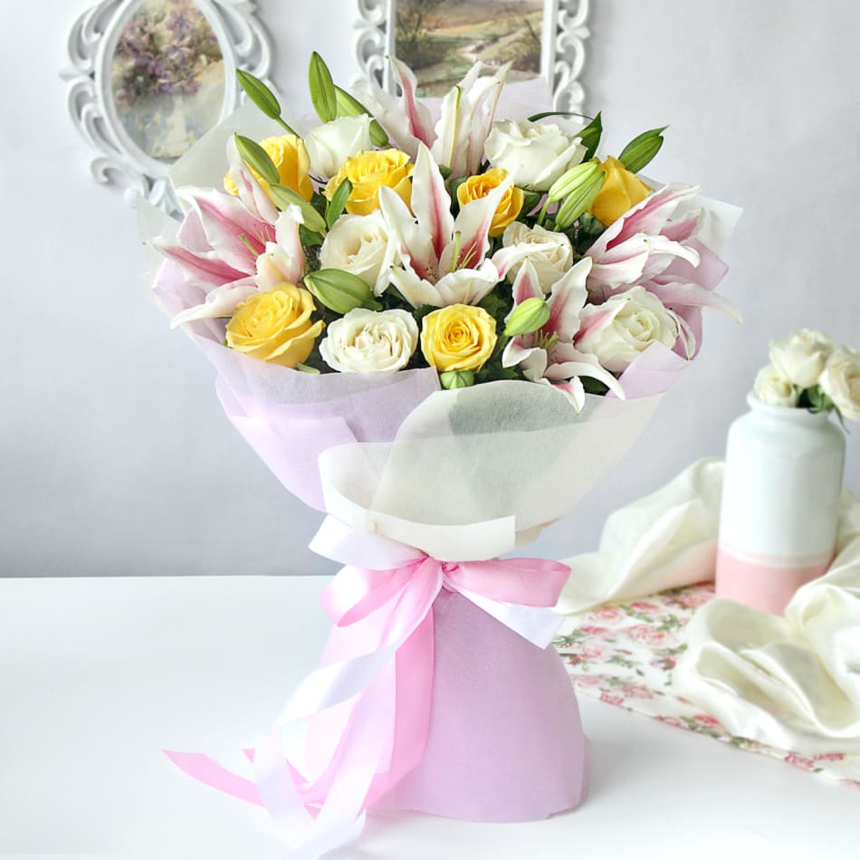 Order Assorted Mix of Pretty Flowers Online at Best Price, Free Delivery|IGP Flowers