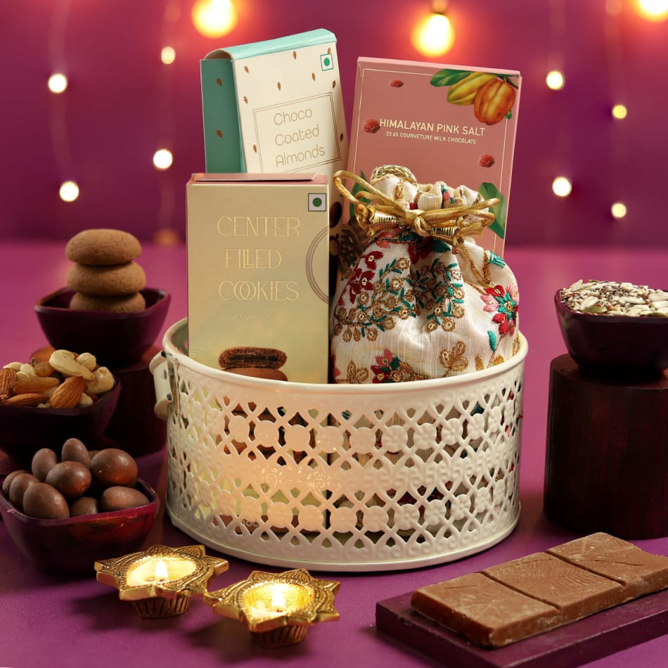 Divine Diwali Gift Hamper: Gift/Send Diwali Gifts Online JVS1189421 |IGP.com