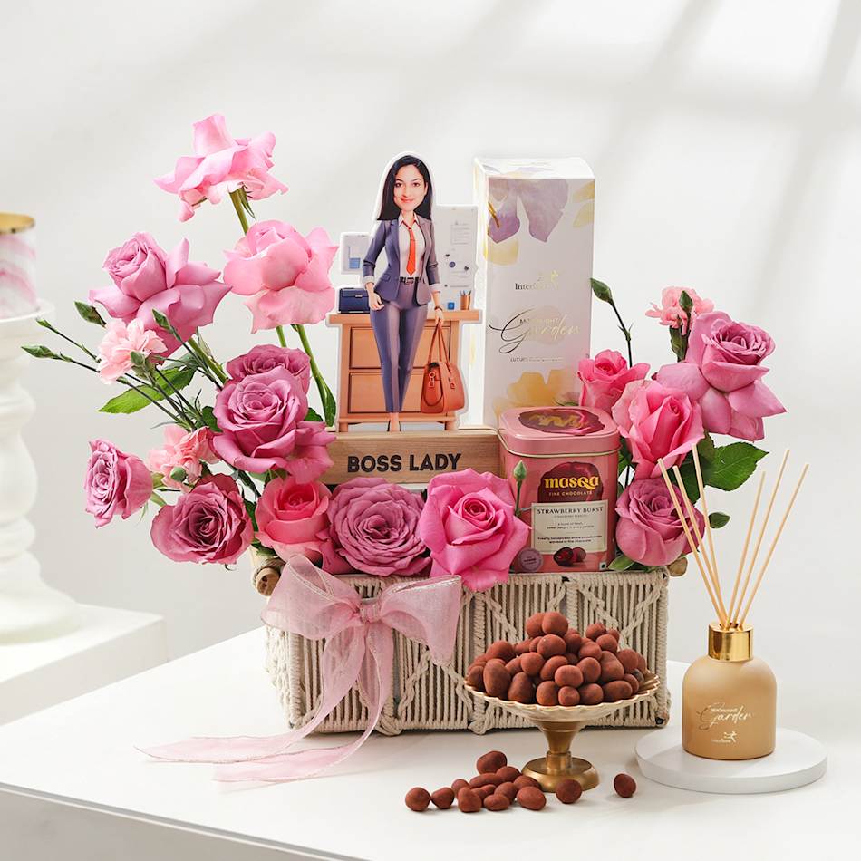 Boss Lady Personalized Hamper: Gift/Send Boss Day Gifts Online