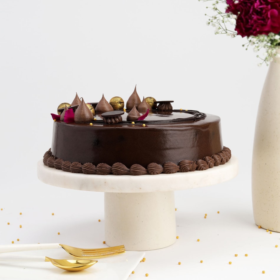 Decadent Delight: Indulge in the Rich Allure of a Delicious Chocolate Cake  – a Heavenly Treat for Your Senses. Stock Image - Image of chocolate,  snack: 268164609