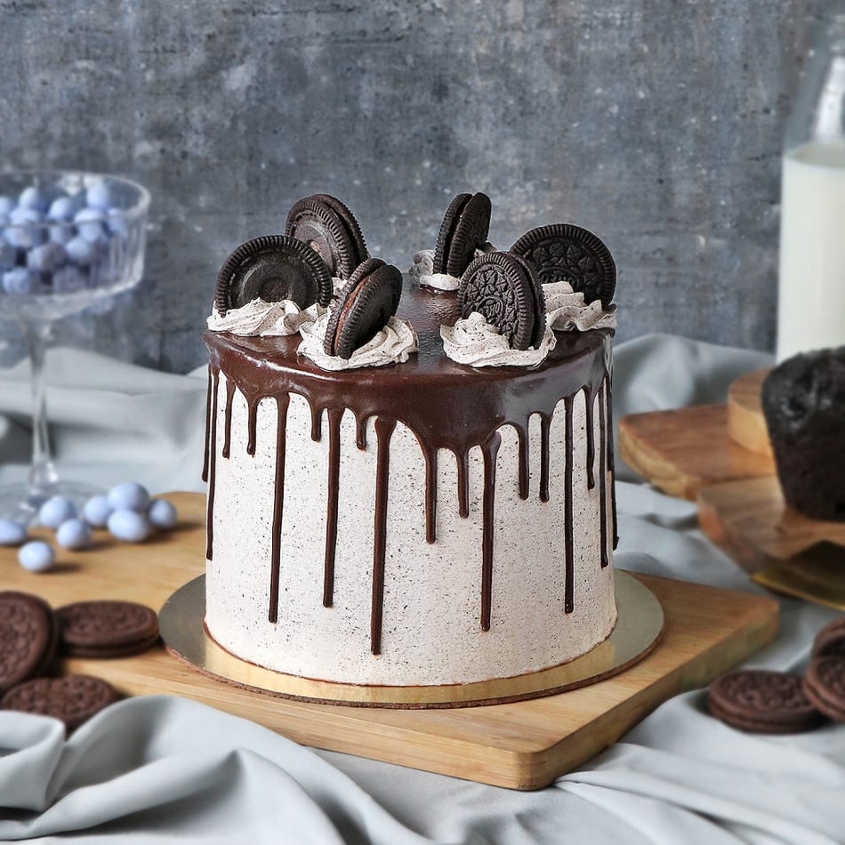 Fudgy Oreo Mud Cake With Cookies & Cream Frosting - Bake Play Smile