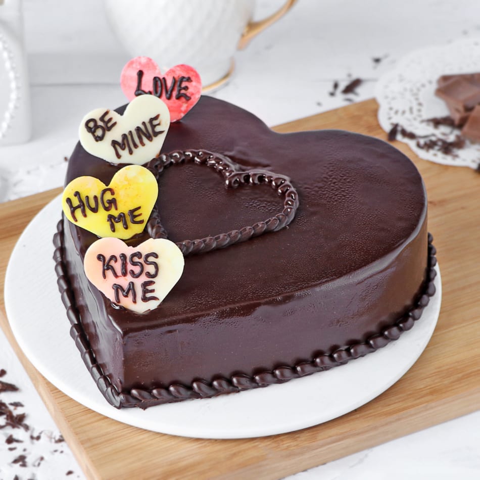 Order Delicious Heart shaped Chocolate Cake 1 Kg Online at Best ...