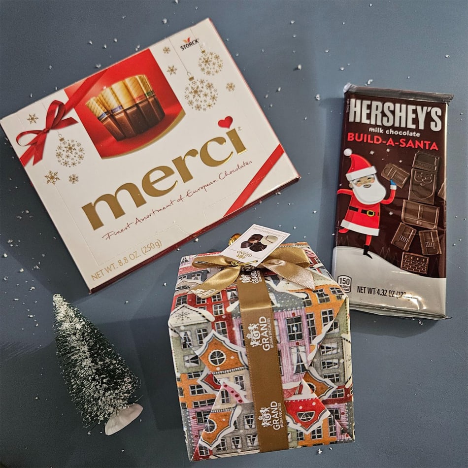 SurpriseForU Delightful Chocolate Hamper | Chocolate Gift With Christmas  Tree And Santa Cap | Christmas Chocolate Gift Hamper | New Year Chocolate  Gift | Chocolate Gift Combo Price in India - Buy