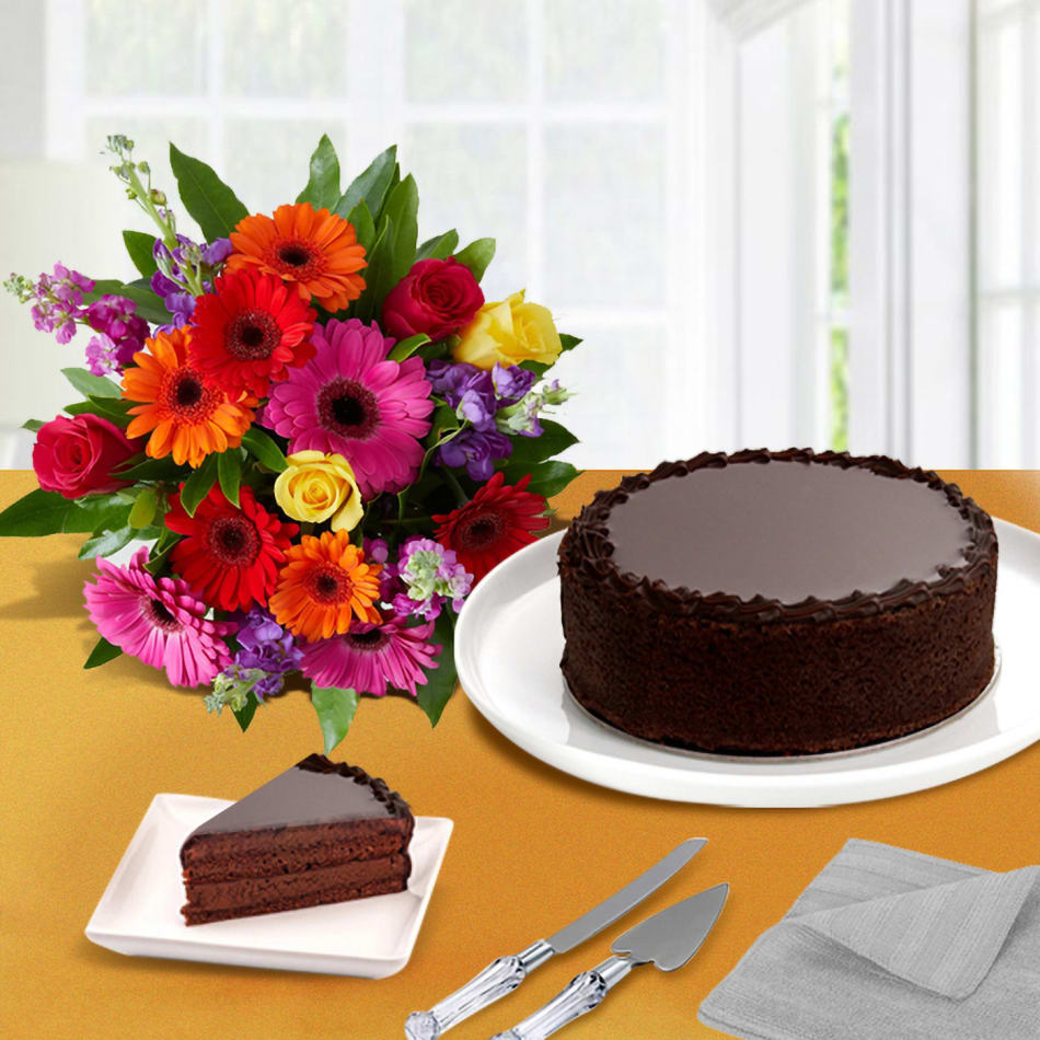 Send floral design romantic chocolate cake online by GiftJaipur in