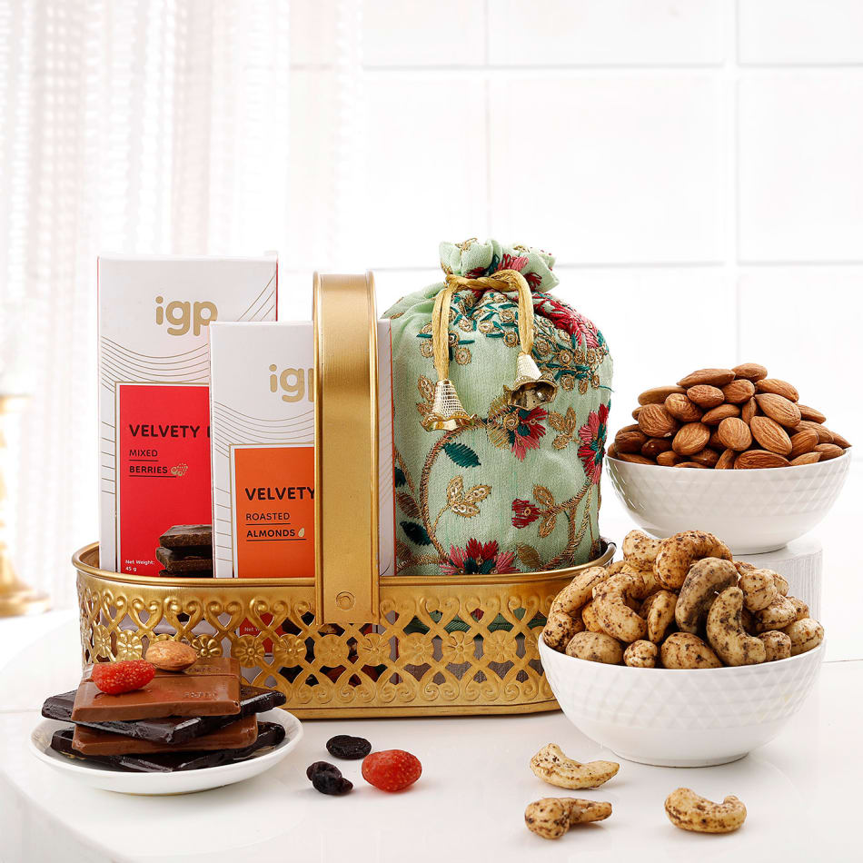 Mothers Day Gifts-Red Net Basket Hamper of 21 Goodies – Ghasitaram Gifts