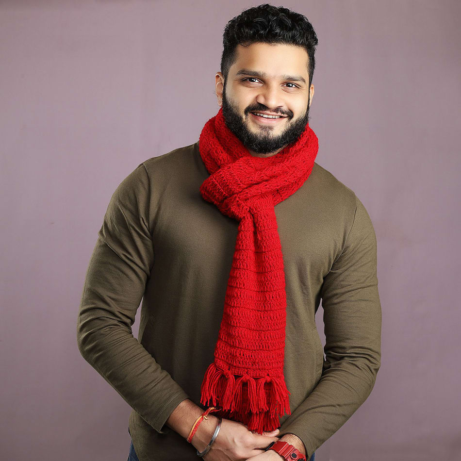 Buy/Send Hand Knitted Woolen Muffler Red Online IGP J11150976