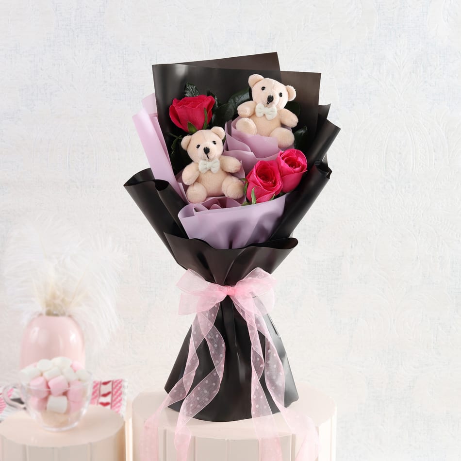 Sending romantic surprise gift hamper to Ahmedabad, Same Day Delivery -  AhmedabadOnlineFlorists