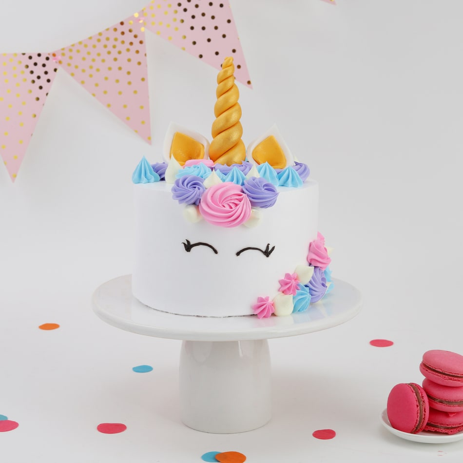 Unicorn cake. Not the best frosting job, but unicorns turned out cute. :  r/CAKEWIN
