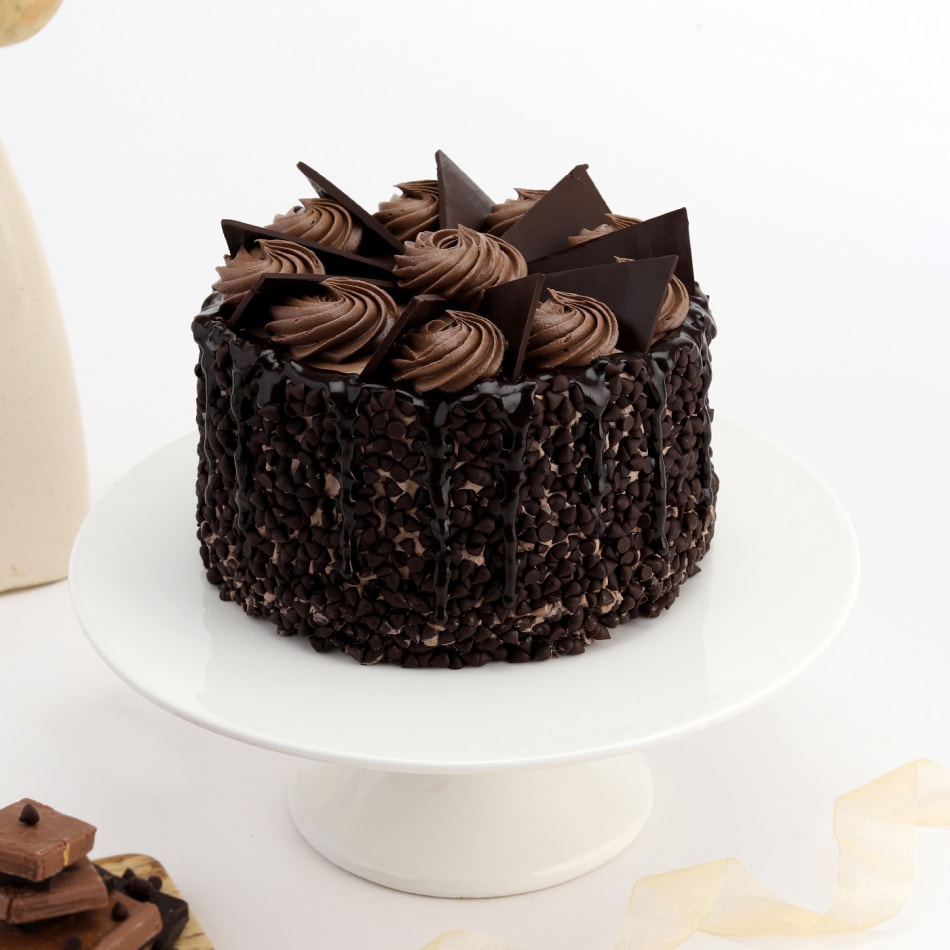Order Deliciously Rich and Moist Chocolate Cake Half Kg Online at Best  Price, Free Delivery|IGP Cakes