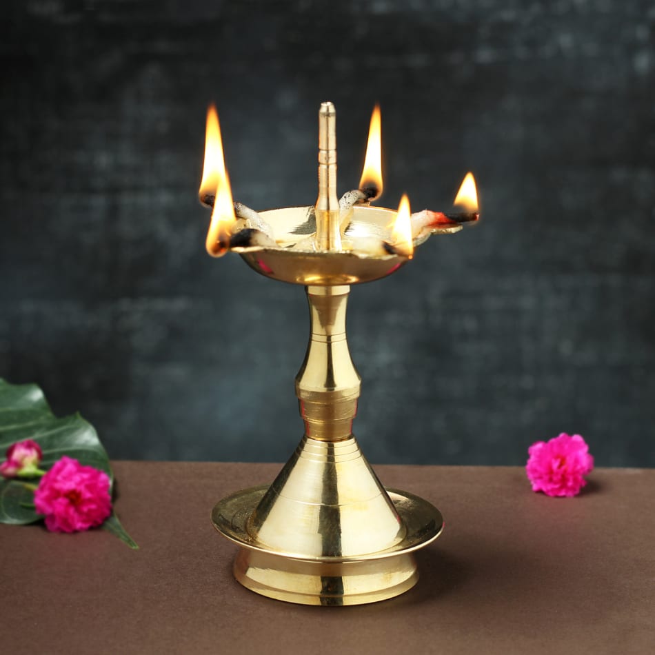 Brass Kerala Diya - WL0018 - WL0018-1 at Rs 1,305.00 | Gifts for all  occasions by Wedtree