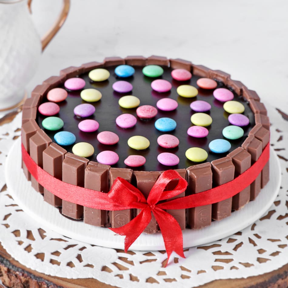 Bake with me: Kitkat Gems Cake |Cake decoration without using Nozzle &  Whipped Cream| Beginners Cake - YouTube
