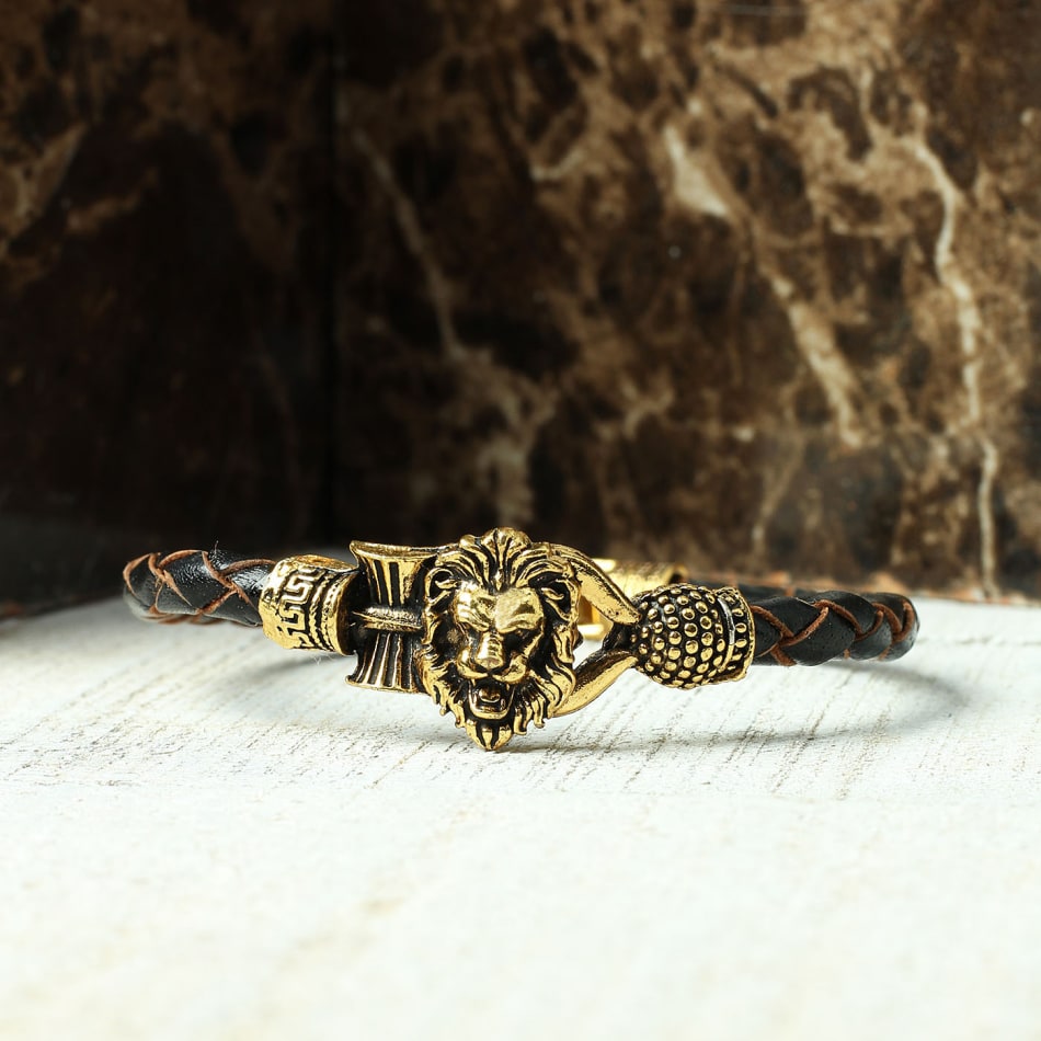 GUCCI Lion Head Gold-Toned Bracelet in BRASS | Endource
