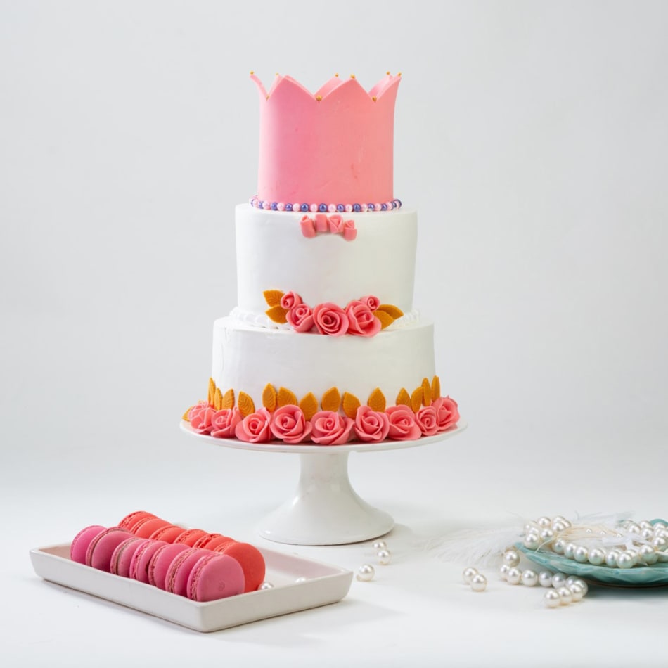 How to Display Mutliple Wedding Cakes on Dessert Table | Wedding cake  table, Multiple wedding cakes, Wedding cake display