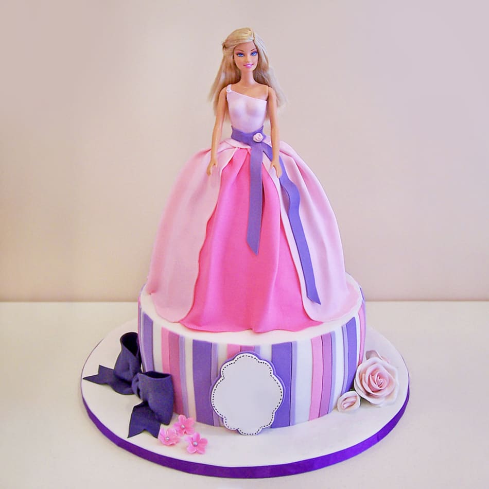 Doll cake/ Princess cake/ Barbi doll cake, Food & Drinks, Homemade Bakes on  Carousell