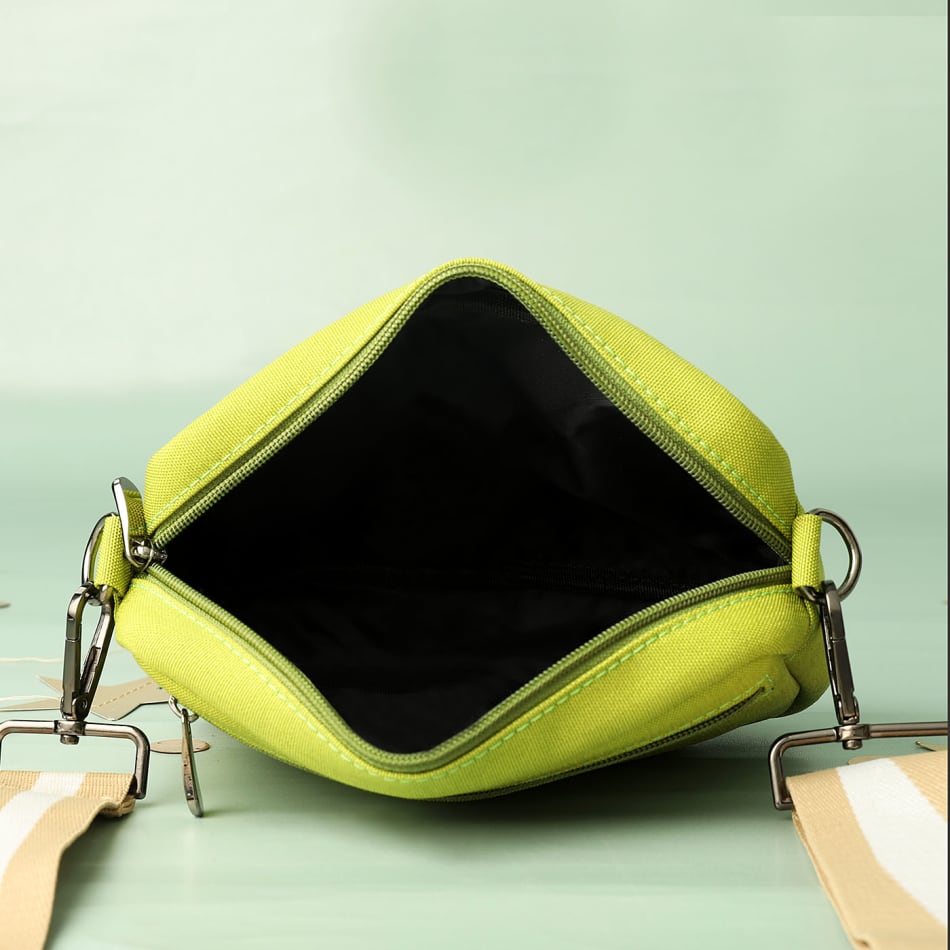 GREEN LOVE CANVAS BAG - MGC10824 — Pacha Studio