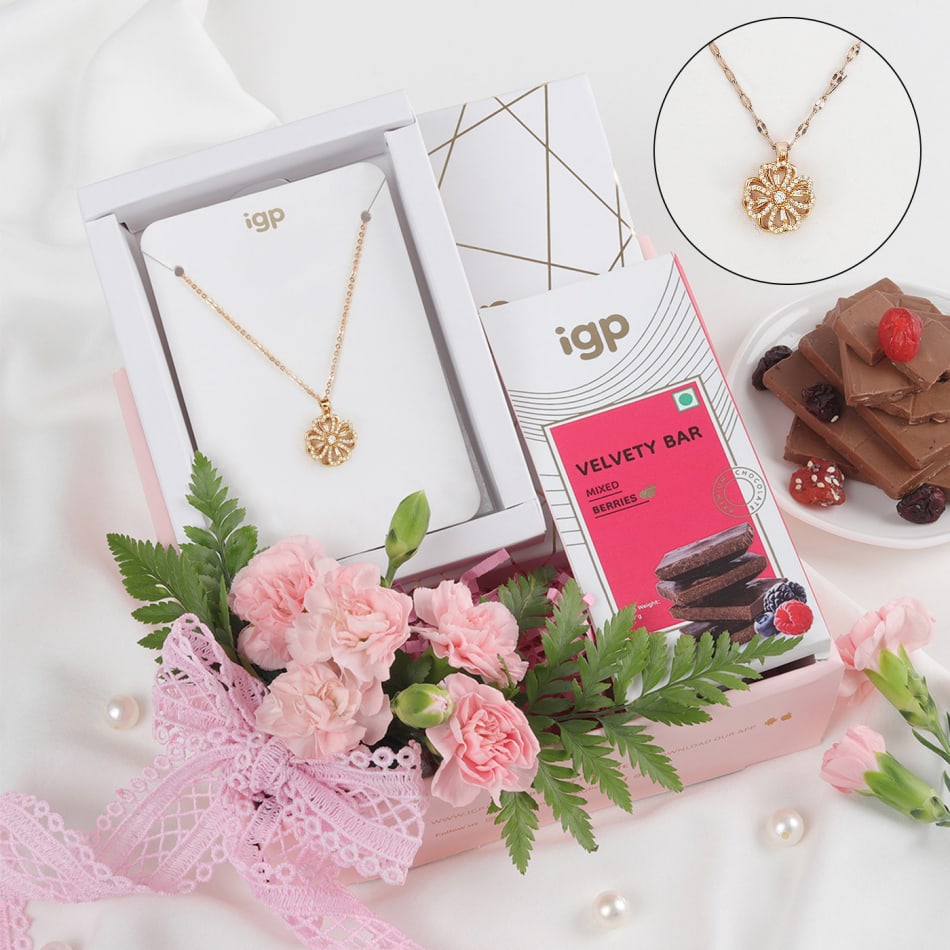 Anniversary Gifts for Women: Best Anniversary Gift Ideas for Her - IGP.com