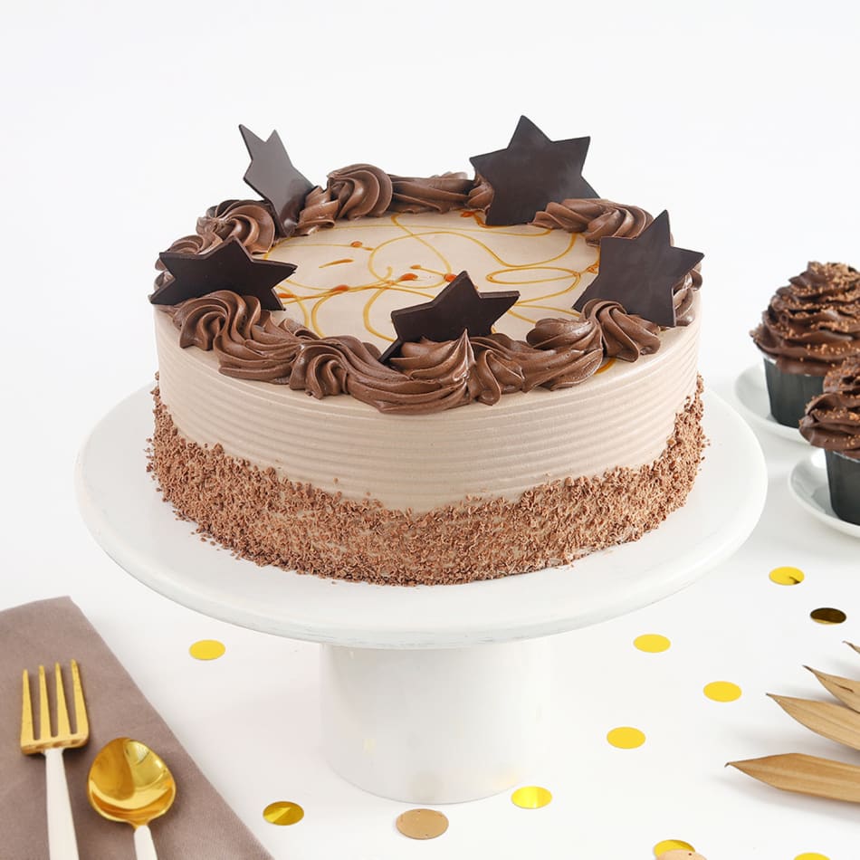 Modern Cake Design with Chocolate Brushstrokes