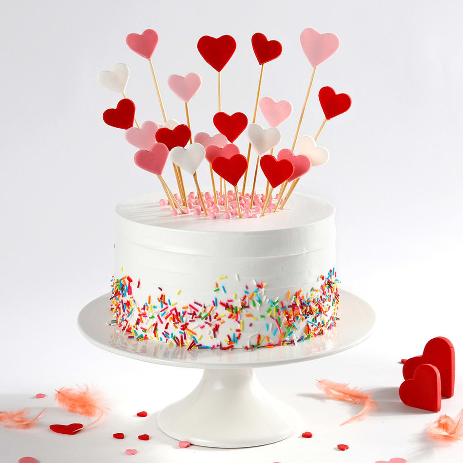 Red And White Valentine's Day Cake With Mini Hearts Curly, 57% OFF
