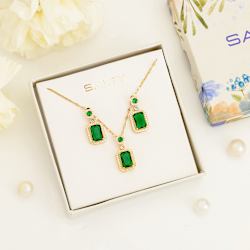Alluring Emerald Necklace Set