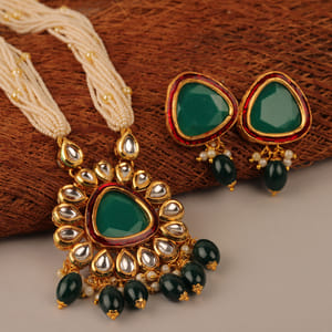 Pearl And Green Stone Necklace Set 