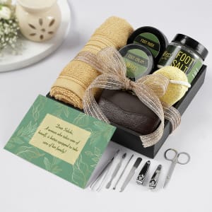 Women's Day Mani-Pedi Gift Tray With Personalized Card