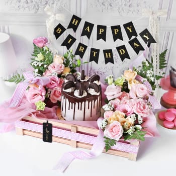 Order Lavish Birthday Blooms Online At Best Price Free Delivery Igp Flowers