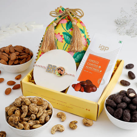 bro rakhi with crunchy delights hamper - personalized