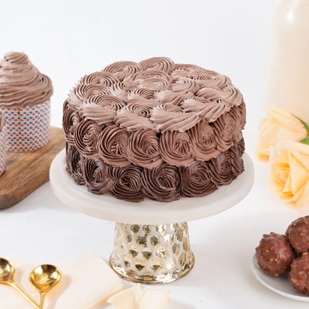 Chocolate Roses Cream Cake-image-0