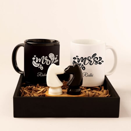 https://cdn.igp.com/f_auto,q_auto,t_pnopt9prodlp/products/p-couple-gift-tray-with-shakers-and-personalized-mugs-154623-m.jpg