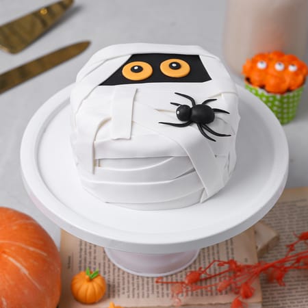 Creepy Cute Mummy Halloween Cake-picture-30