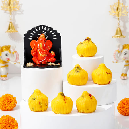 Ecstatic Ganesha Statue And Kesar Pista Modak Combo-image-3
