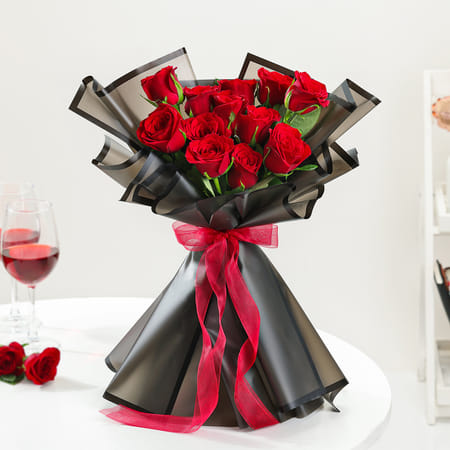Elegant Crimson Rose Bouquet-picture-31