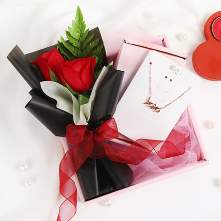 Enchanting XOXO Hamper-image-27