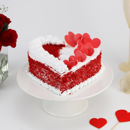 Heart Shaped Cakes Online | Buy/Send Heart Shaped Cake - Chunk n Blooms