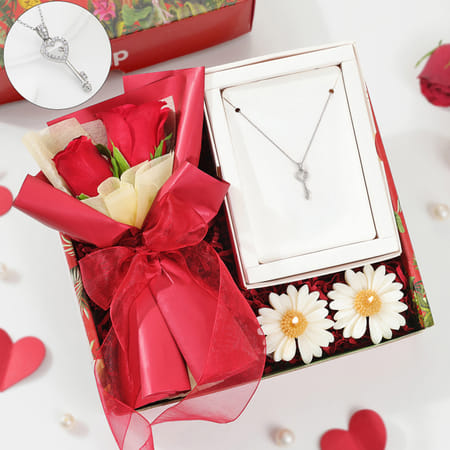 Key To The Heart Hamper For Her-picture-16
