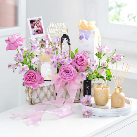 Anniversary Gift Hampers in India - Free Same Day Delivery