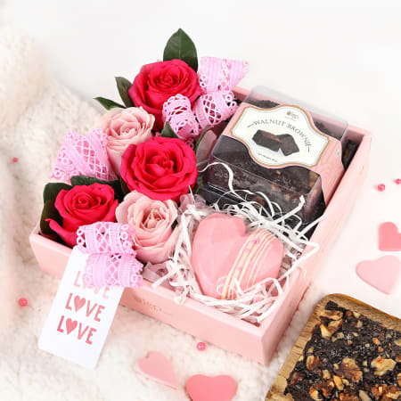 Red Ideal Valentine's Day Gift Hampers, Valentine Gift For Husband, Box,  Medium at Rs 3000/piece in Kochi