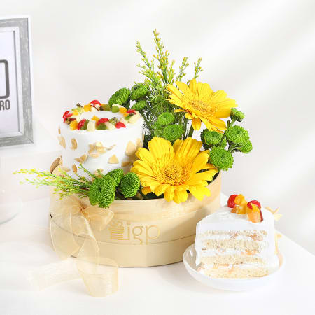 Fresh flower Birthday cake | Birthday cake with flowers, Birthday cake  roses, Beautiful birthday cakes