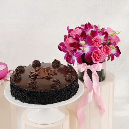 Truffle Delight Cake With Bunch Of Roses And Orchids (Half kg)-picture-14