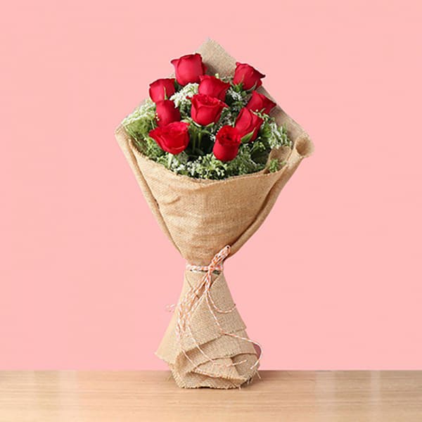 10 RED ROSES BOUQUET WRAPPED IN JUTE