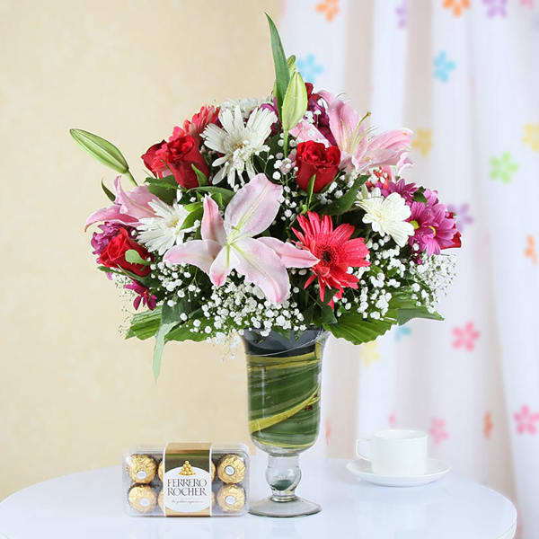 Order 20 Mix Flowers in Vase with Ferrero Rocher Online at ...