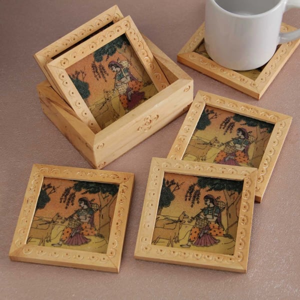 Admirable Wooden Coasters in Traditional Design