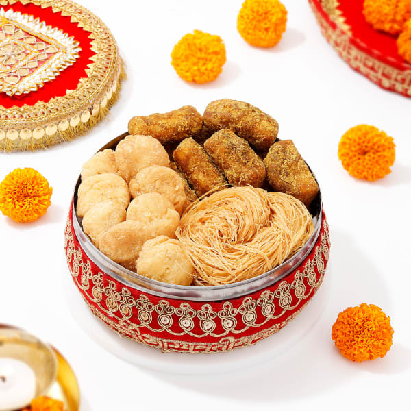 Appetizing Karwa Chauth Delights Combo