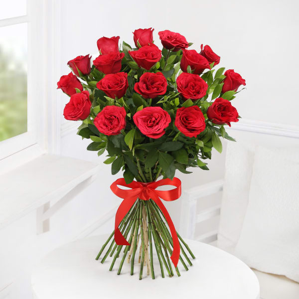 Beautiful 18 Red Roses Bunch