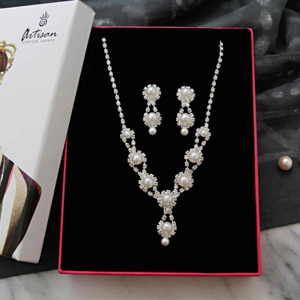 Beautiful Necklace for Party Wear Gift/Send Jewellery Gifts Online