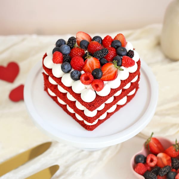 Berry Bliss Red Velvet Cake (1 Kg)