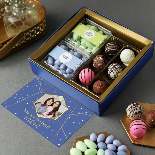 Best Mom Personalized Hamper WIth Truffles And Dragees