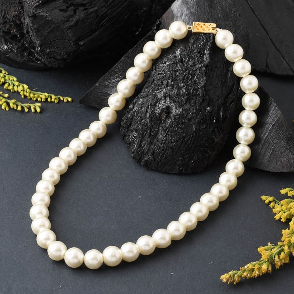 Bold and Beautiful Pearl Necklace